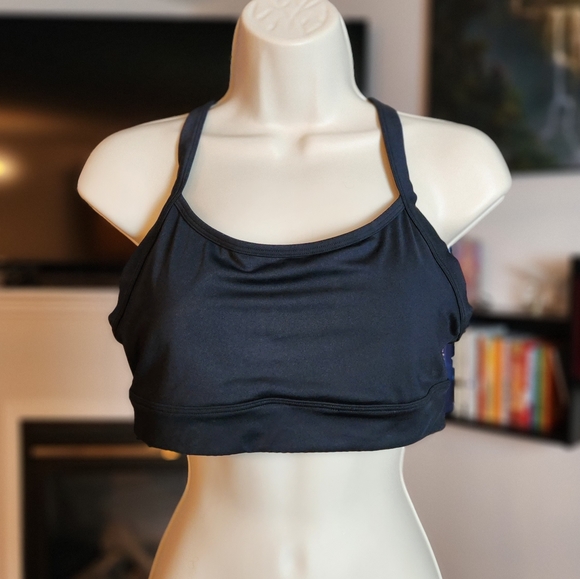 Strappy Criss cross racerback active yoga bra with removable cup pads - Picture 2 of 7